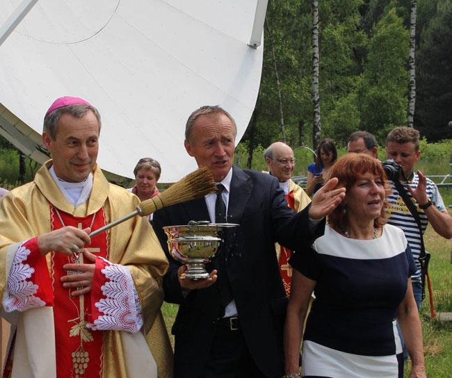 Ks. bp Stanisaw Salaterski podczas ceremonii powicenia OAKJ (8.06.2015)