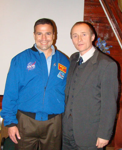 pk. George David Zamka pilotowa w 2007 prom kosmiczny
             Discovery (misja STS-120), ale jest jeszcze chtny polecie
             choby na Ksiyc.