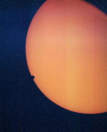 Zdjęcie tarczy słonecznej w fazie pomiędzy I i II kontaktem z tarcz± Wenus.
