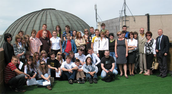 Uczestnicy i ich opiekunowie oraz organizatorzy konkursu URANIA (fot. M.Nowak)