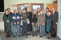 Elżbieta Kuligowska z Obserwatorium Astronomicznego UJ w otoczeniu członków O/Cz PTMA. Wystąpiła 17 listopada z wykładem 'Historia i przyszłość radioastronomii'.
