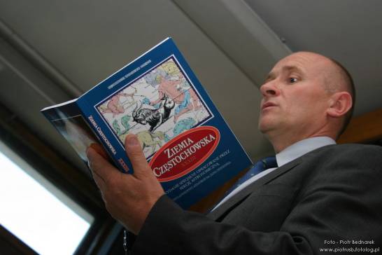 Dr Bogdan Wszoek podczas promocji XXXIII tomu Ziemi Czstochowskiej (fot. P.Bednarek)