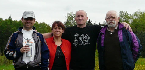 Meta II Biegu Astronomicznego na Ostrej Grze. Od lewej: Ryszard Staniewski,
    Magdalena Wszoek, Bogdan Wszoek i Grzegorz Maruszczyk. (fot. B.Wszoek)