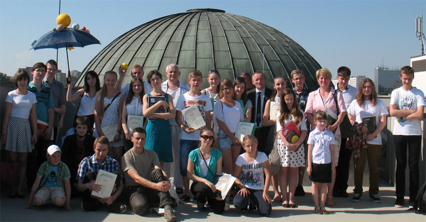Organizatorzy i uczestnicy konkursu Ars Astronomica.